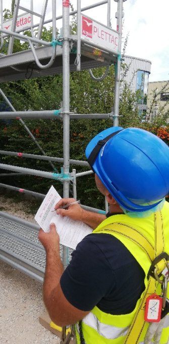 Vérificateur d'échafaudages de pied et roulant